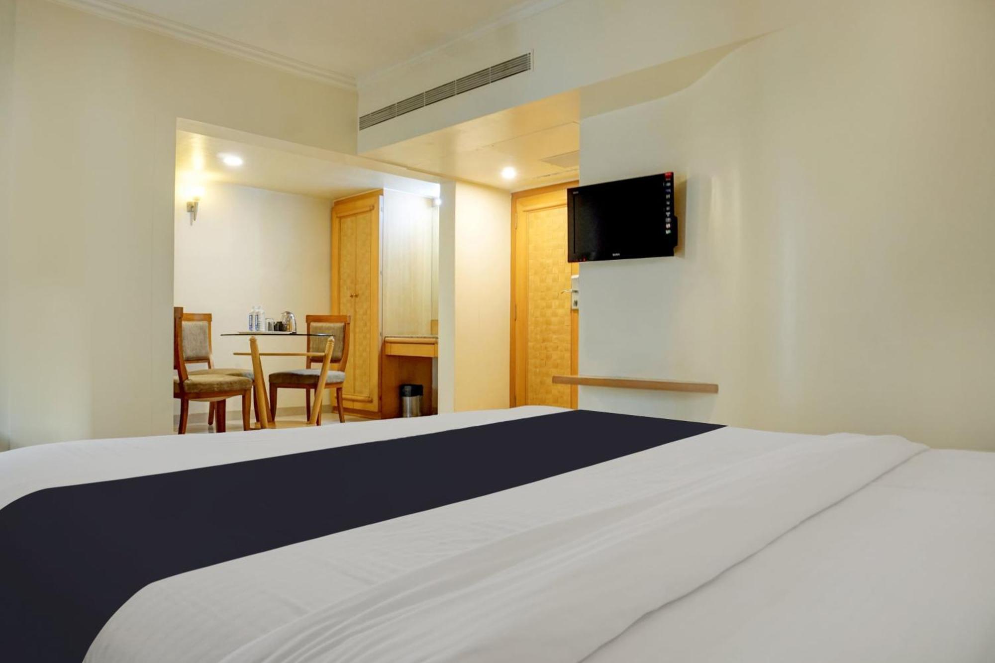 Townhouse Oak Orchard Hotel Poona Buitenkant foto