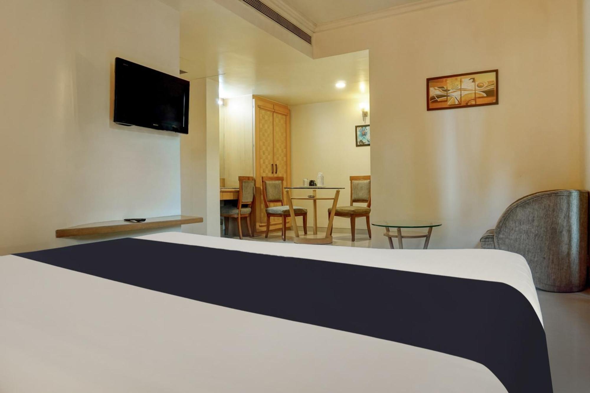Townhouse Oak Orchard Hotel Poona Buitenkant foto