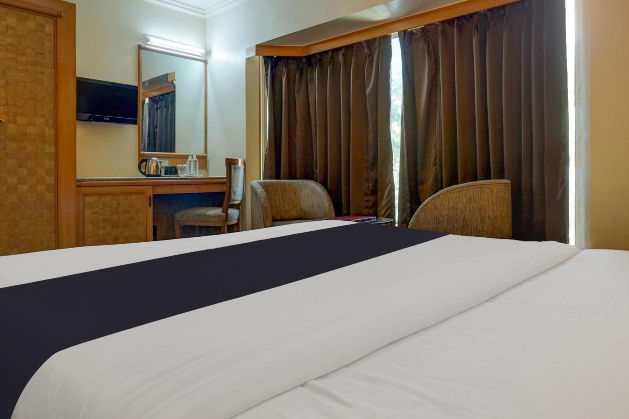 Townhouse Oak Orchard Hotel Poona Buitenkant foto