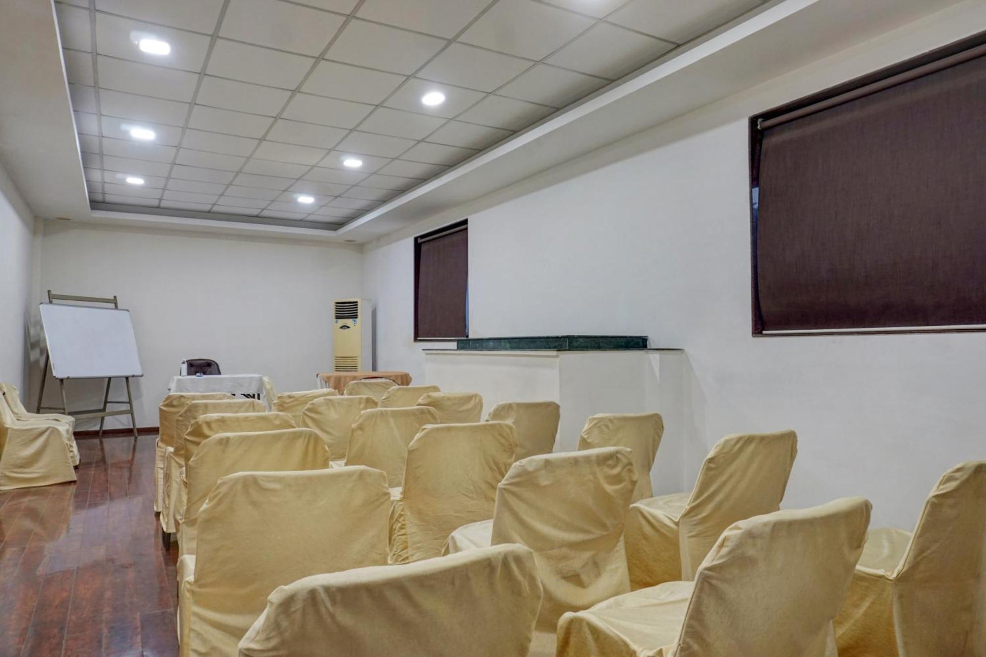 Townhouse Oak Orchard Hotel Poona Buitenkant foto