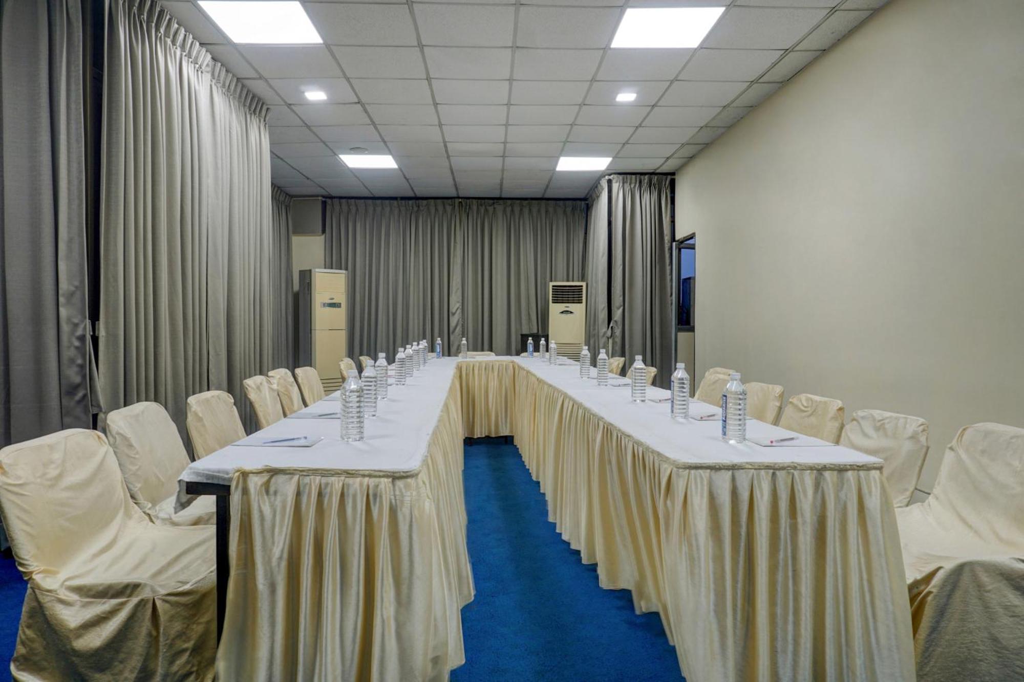 Townhouse Oak Orchard Hotel Poona Buitenkant foto