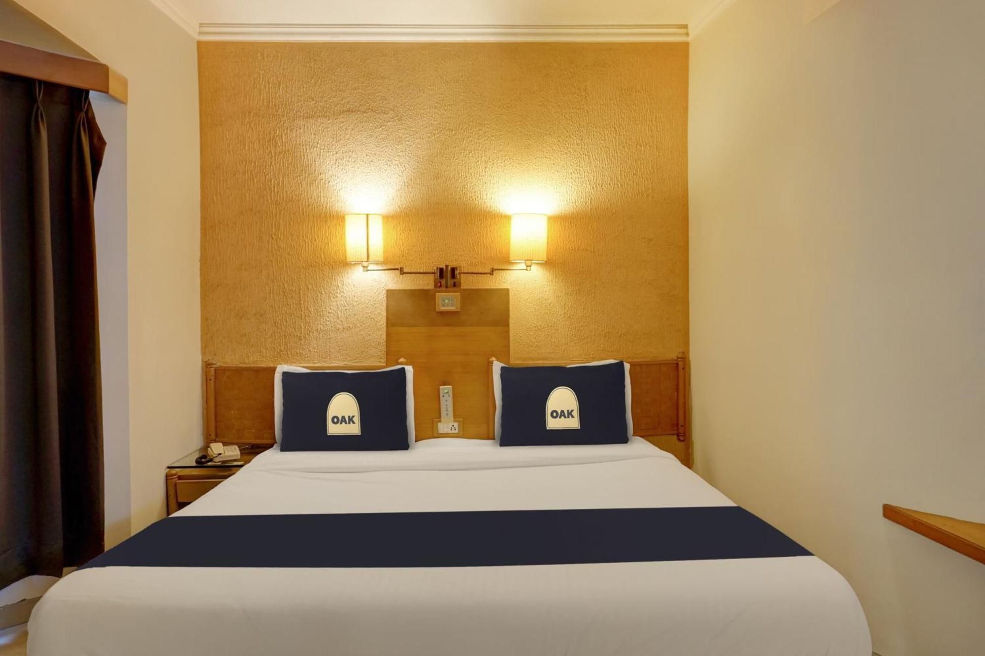 Townhouse Oak Orchard Hotel Poona Buitenkant foto