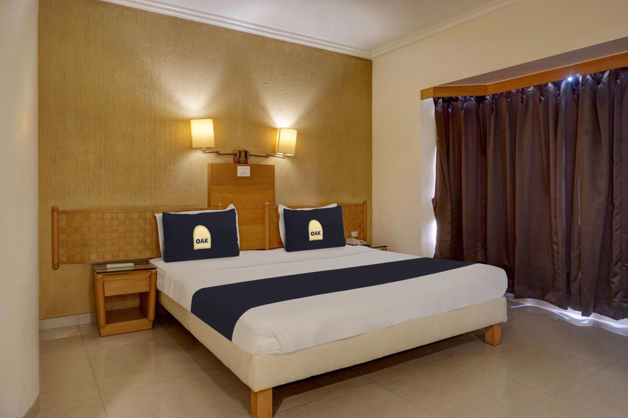 Townhouse Oak Orchard Hotel Poona Buitenkant foto